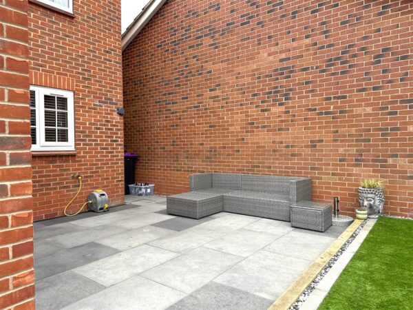 Wickliffe Park, Claypole, Newark