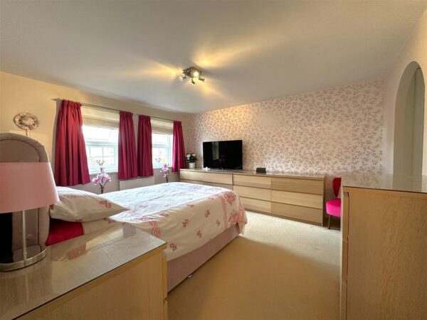 Gilbert Way, Fernwood, Newark