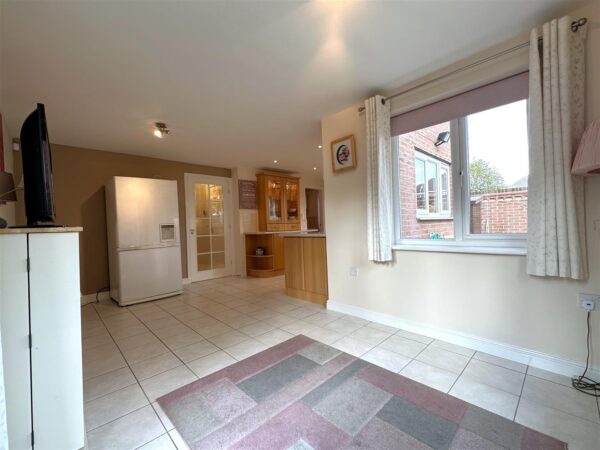 Gilbert Way, Fernwood, Newark