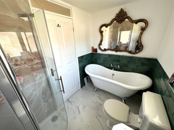 Windsor Close, Collingham, Newark