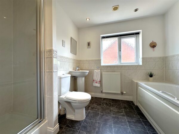 Gilbert Way, Fernwood, Newark