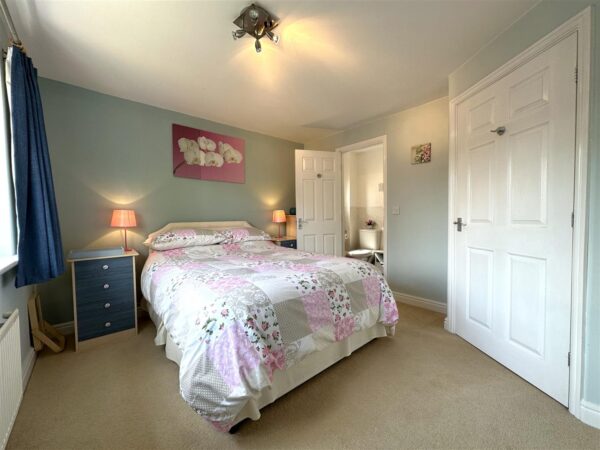 Gilbert Way, Fernwood, Newark