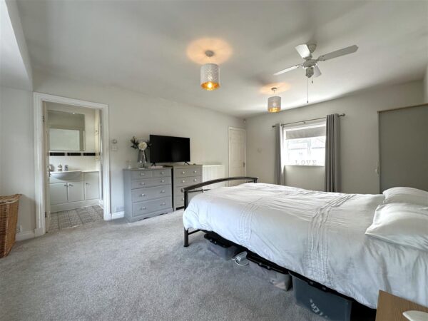 Floral Villas, Sutton-On-Trent, Newark