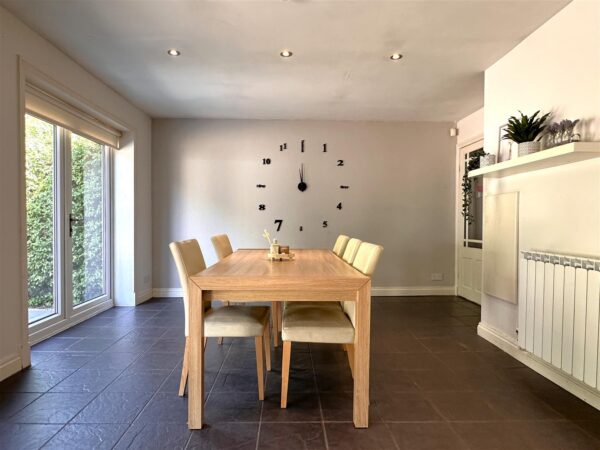Floral Villas, Sutton-On-Trent, Newark