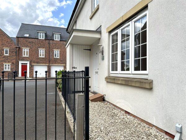 Waters Edge, Kings Sconce Avenue, Newark