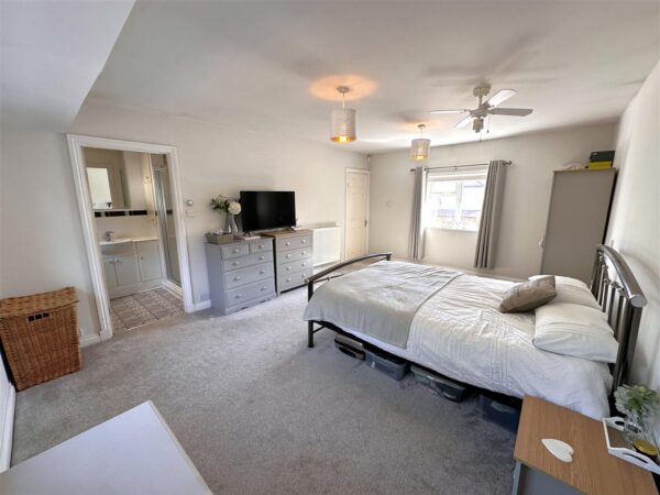 Floral Villas, Sutton-On-Trent, Newark
