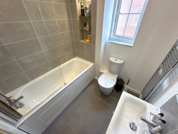 Bluebell Drive, Middlebeck, Newark
