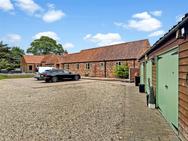 Halfway Farm Cottage, Newark Road, Swinderby, Lincoln