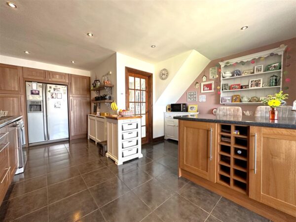 Oak Avenue, Farndon, Newark