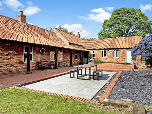 Halfway Farm Cottage, Newark Road, Swinderby, Lincoln
