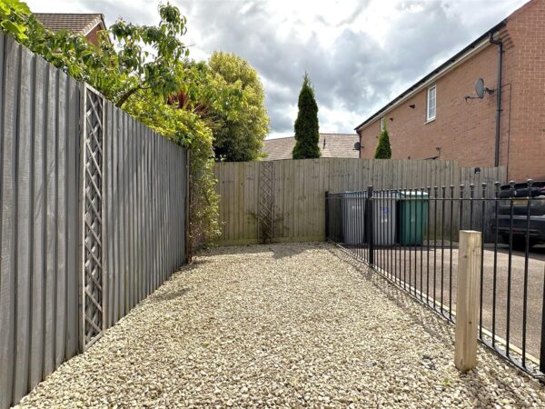 Waters Edge, Kings Sconce Avenue, Newark
