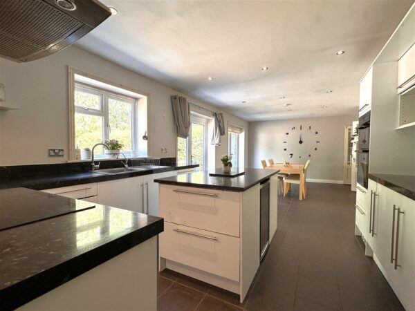 Floral Villas, Sutton-On-Trent, Newark