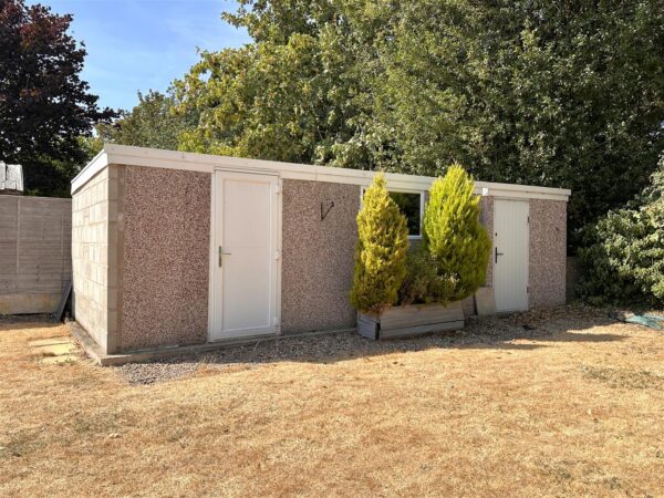 Floral Villas, Sutton-On-Trent, Newark
