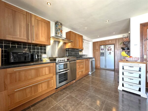 Oak Avenue, Farndon, Newark