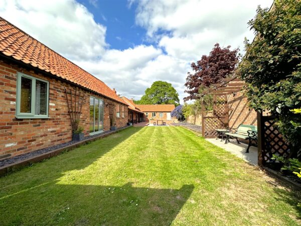 Halfway Farm Cottage, Newark Road, Swinderby, Lincoln
