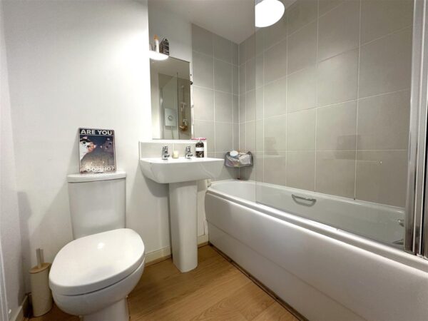 The Crossings, Newark