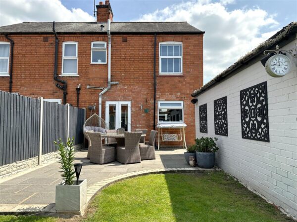 Dunholme Avenue, Newark