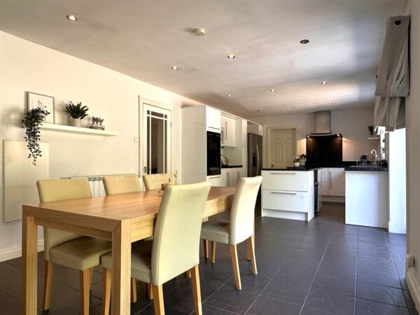 Floral Villas, Sutton-On-Trent, Newark