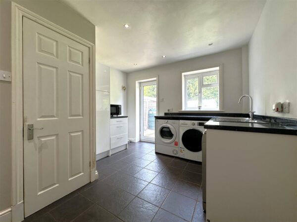Floral Villas, Sutton-On-Trent, Newark