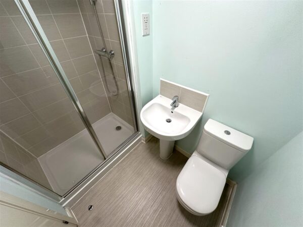 Waters Edge, Kings Sconce Avenue, Newark