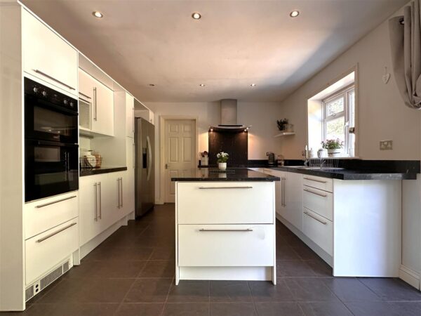 Floral Villas, Sutton-On-Trent, Newark
