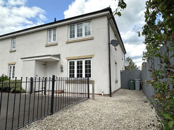 Waters Edge, Kings Sconce Avenue, Newark