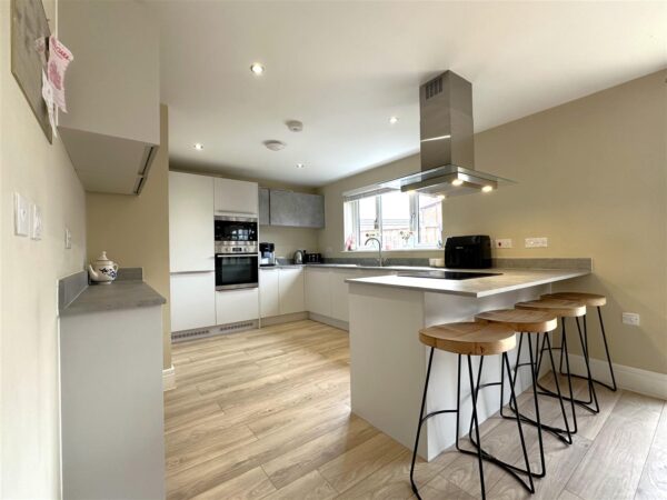 Threadneedle Way, Middlebeck, Newark