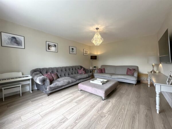 Threadneedle Way, Middlebeck, Newark