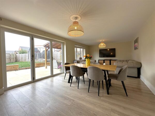 Threadneedle Way, Middlebeck, Newark