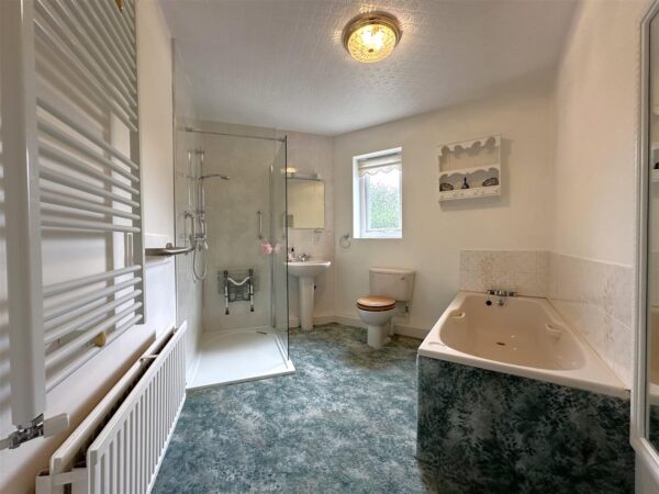 Holmefield, Farndon, Newark
