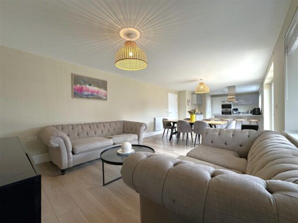 Threadneedle Way, Middlebeck, Newark