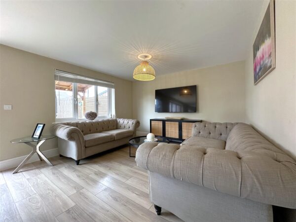 Threadneedle Way, Middlebeck, Newark