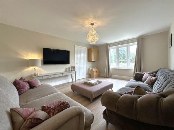Threadneedle Way, Middlebeck, Newark