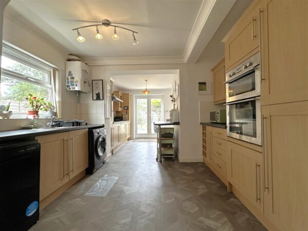 Eton Avenue, Newark