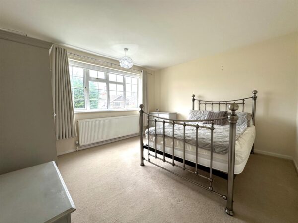 Fisher Close, Collingham, Newark