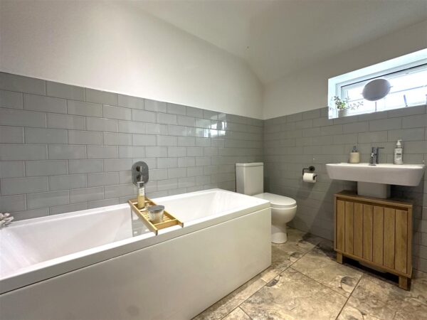 Swinderby Road, Collingham, Newark