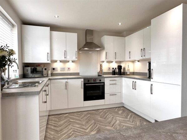 Slingsby Drive, Fernwood, Newark
