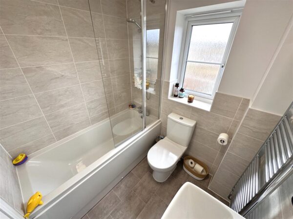 Slingsby Drive, Fernwood, Newark