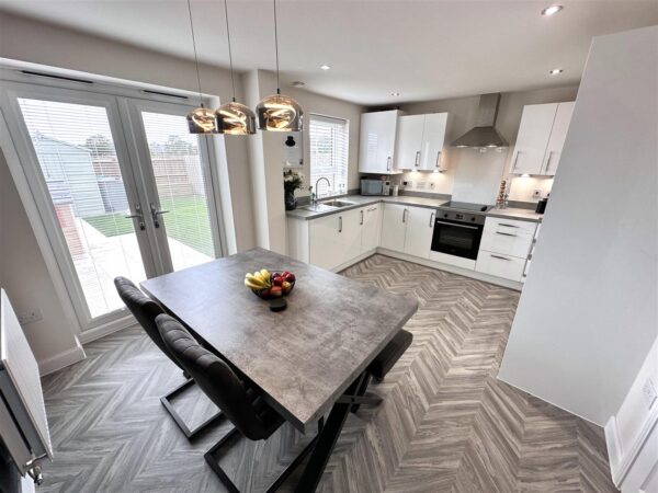Slingsby Drive, Fernwood, Newark