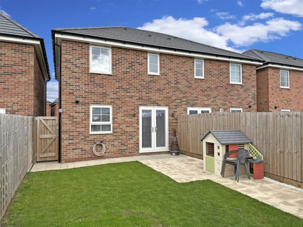 Slingsby Drive, Fernwood, Newark