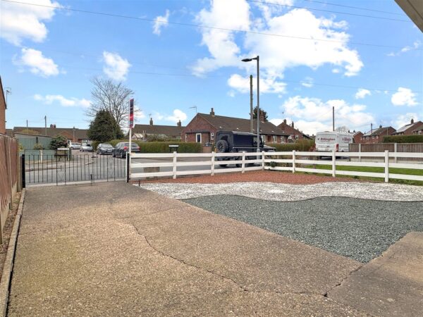 Crow Park Avenue, Sutton-On-Trent, Newark