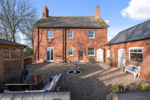 West View, Farm House, Collingham Road, Besthorpe, Newark