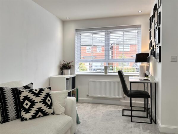 Slingsby Drive, Fernwood, Newark