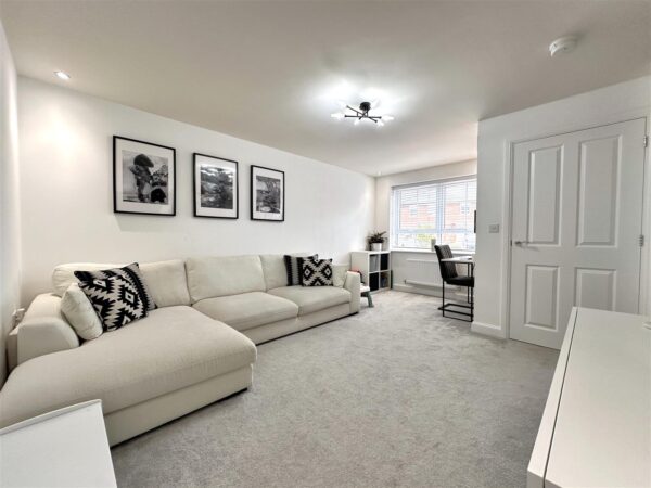 Slingsby Drive, Fernwood, Newark