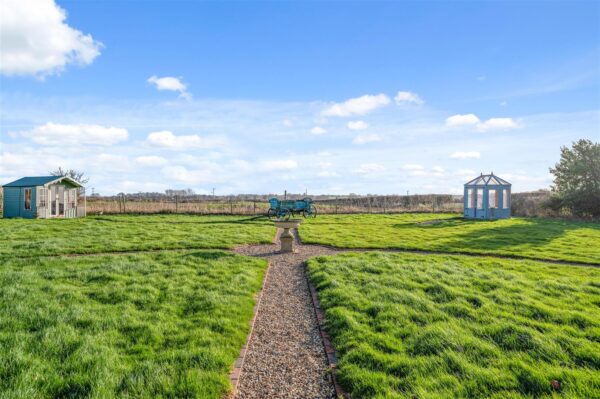 West View, Farm House, Collingham Road, Besthorpe, Newark
