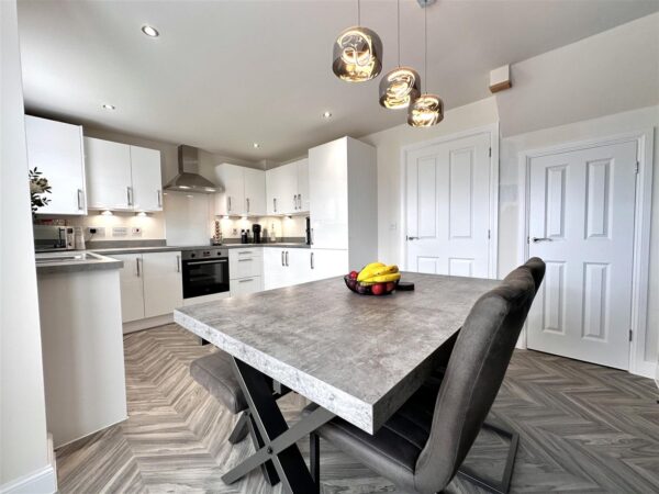 Slingsby Drive, Fernwood, Newark