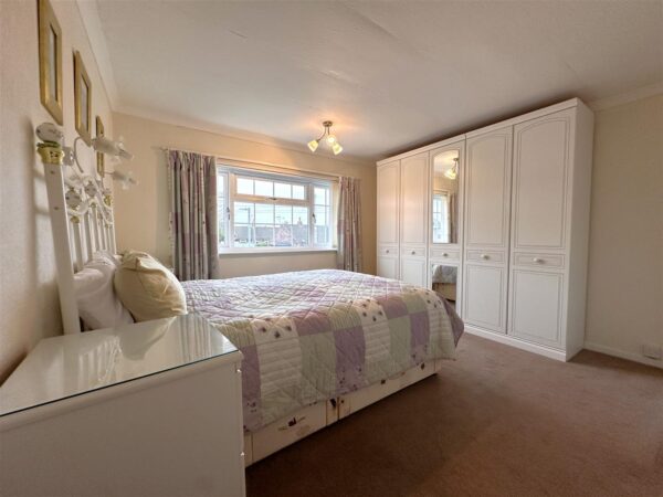 Crow Park Avenue, Sutton-On-Trent, Newark