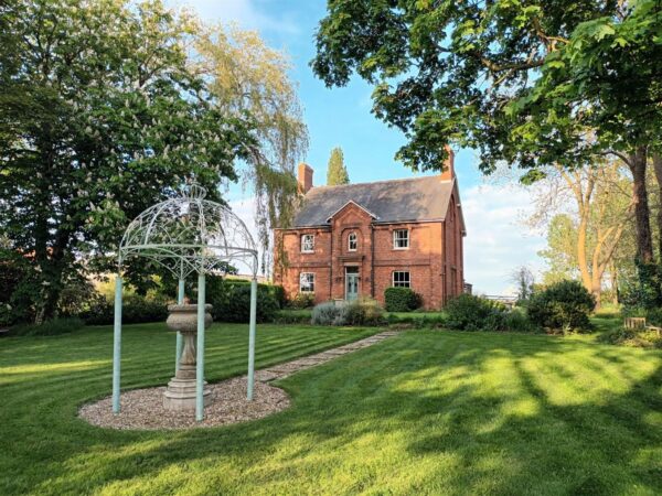 West View, Farm House, Collingham Road, Besthorpe, Newark