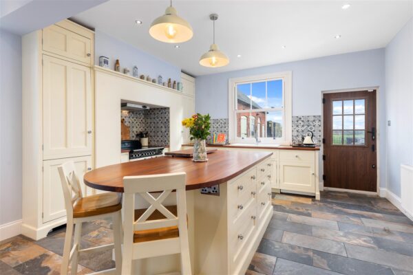 West View, Farm House, Collingham Road, Besthorpe, Newark