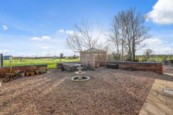 West View, Farm House, Collingham Road, Besthorpe, Newark